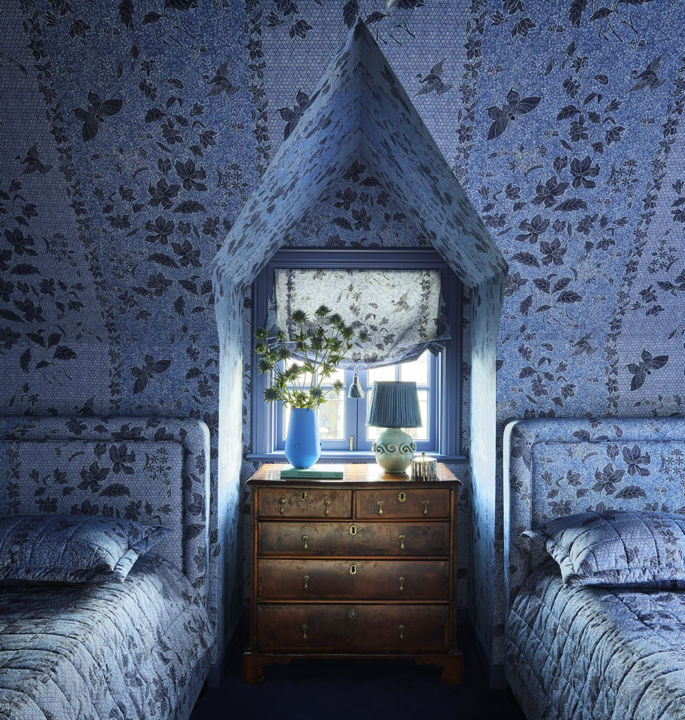 China Seas Antick Batik room Summer Thornton photography Annie Schlecter Elle Decor September 2025