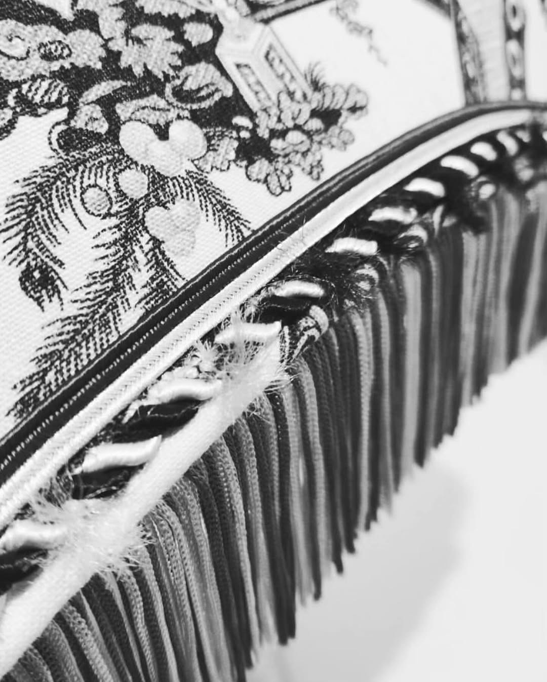 Charles Burger Toile Jardin Zen Frill