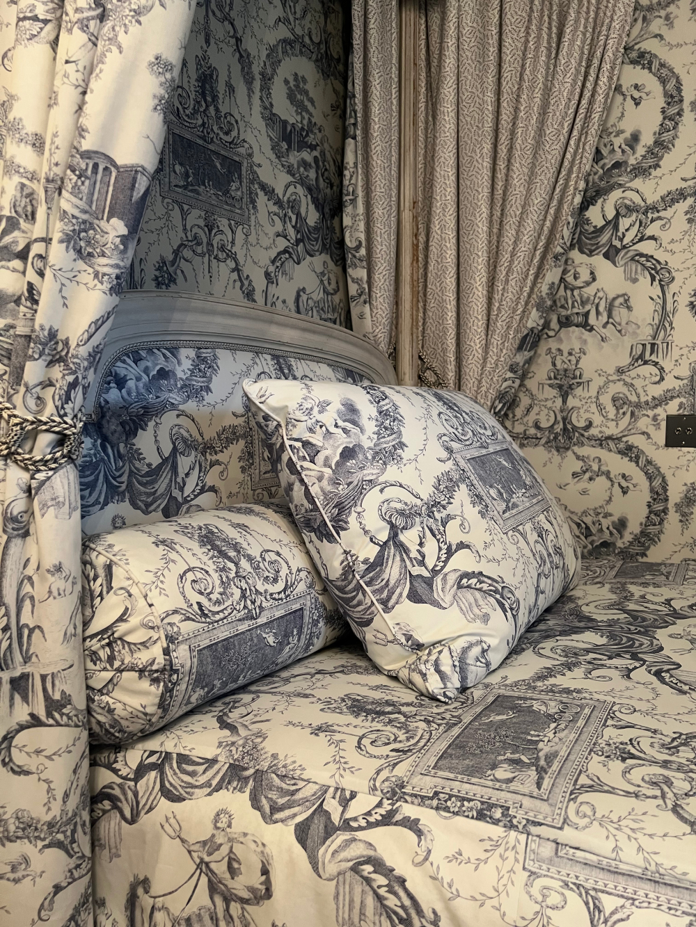 Toile Neptune Marine bedroom Charles Burger Instagram private home 01