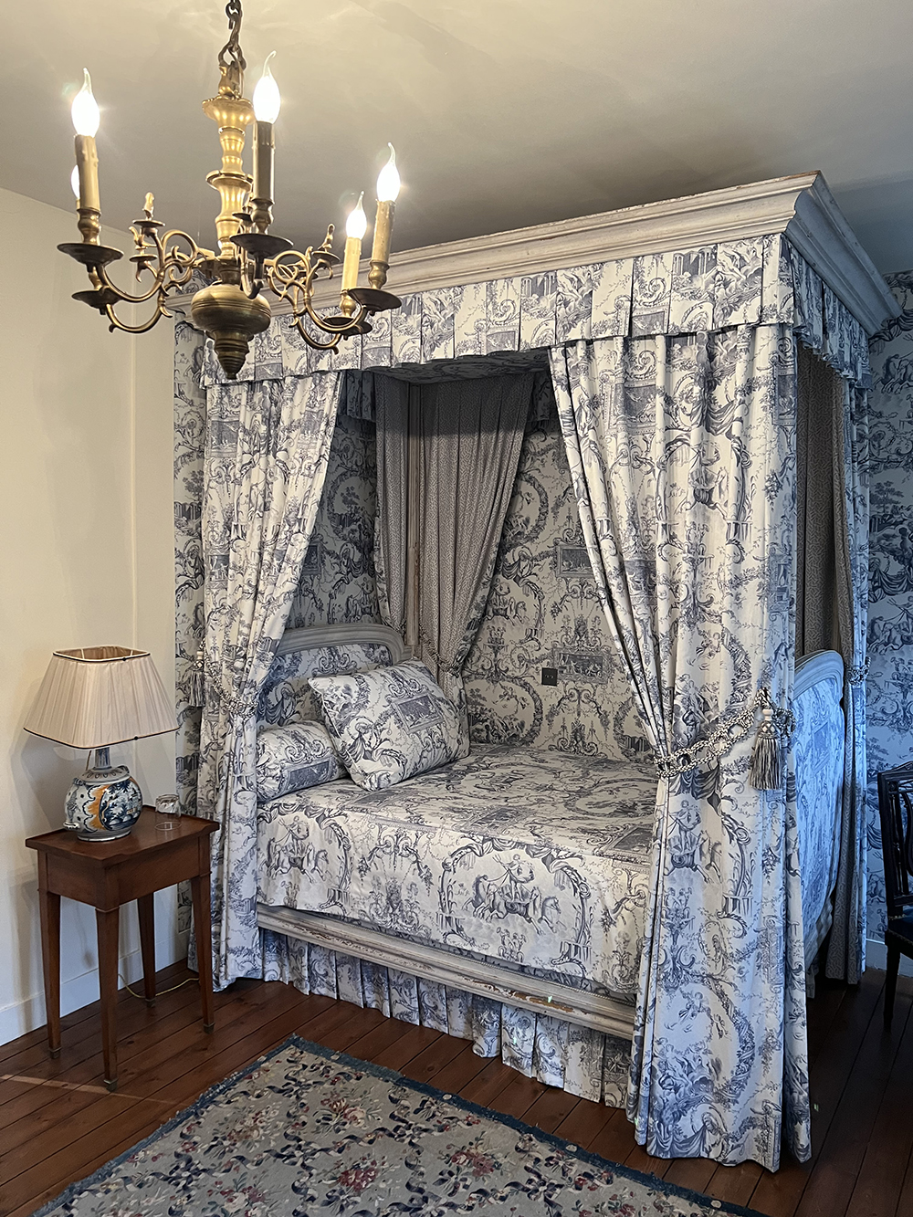 Toile Neptune bedroom Charles Burger Instagram private home 01